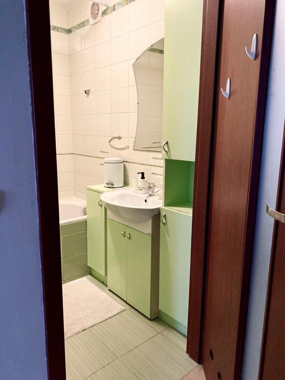 Three-room On Skarbka Z Gor Apartment