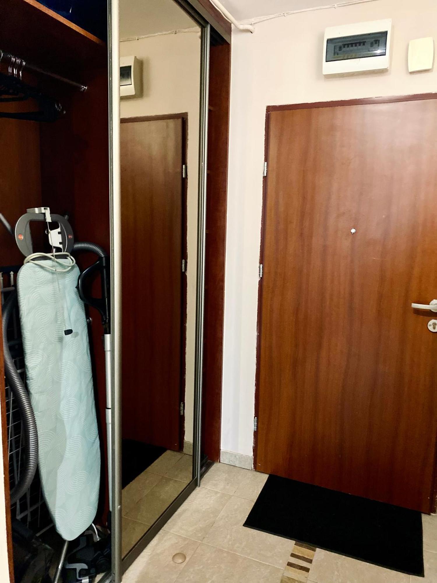 Three-room On Skarbka Z Gor Apartment *